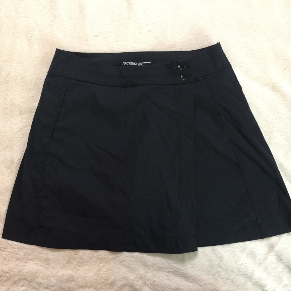 Arc’teryx black skort